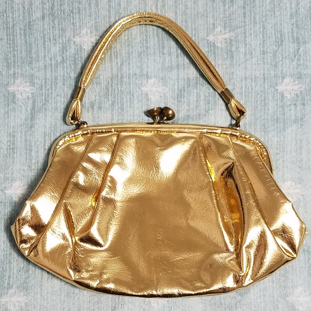 Chic gold snap closure vintage handbag